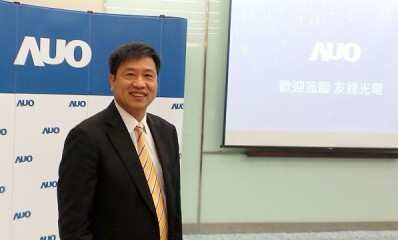 友達(dá)光電董事長彭雙浪23日在新技術(shù)、新產(chǎn)品記者會